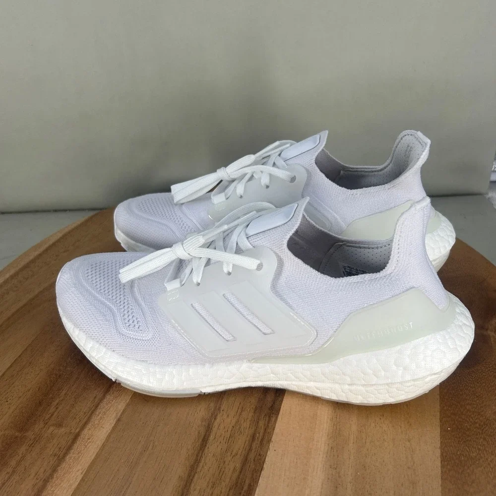 Adidas Ultraboost 22 White Running Shoes GX5590 Womens Size 8 Cushioned Comfort